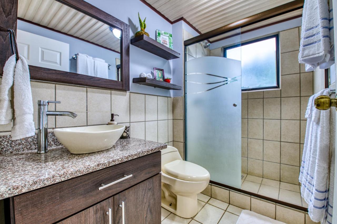 Golden Getaway Apartments Либерия Екстериор снимка